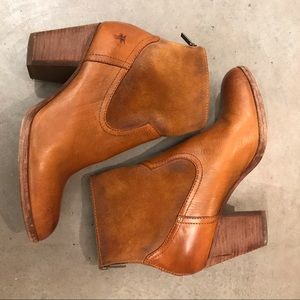 Frye Tessa Zip Short